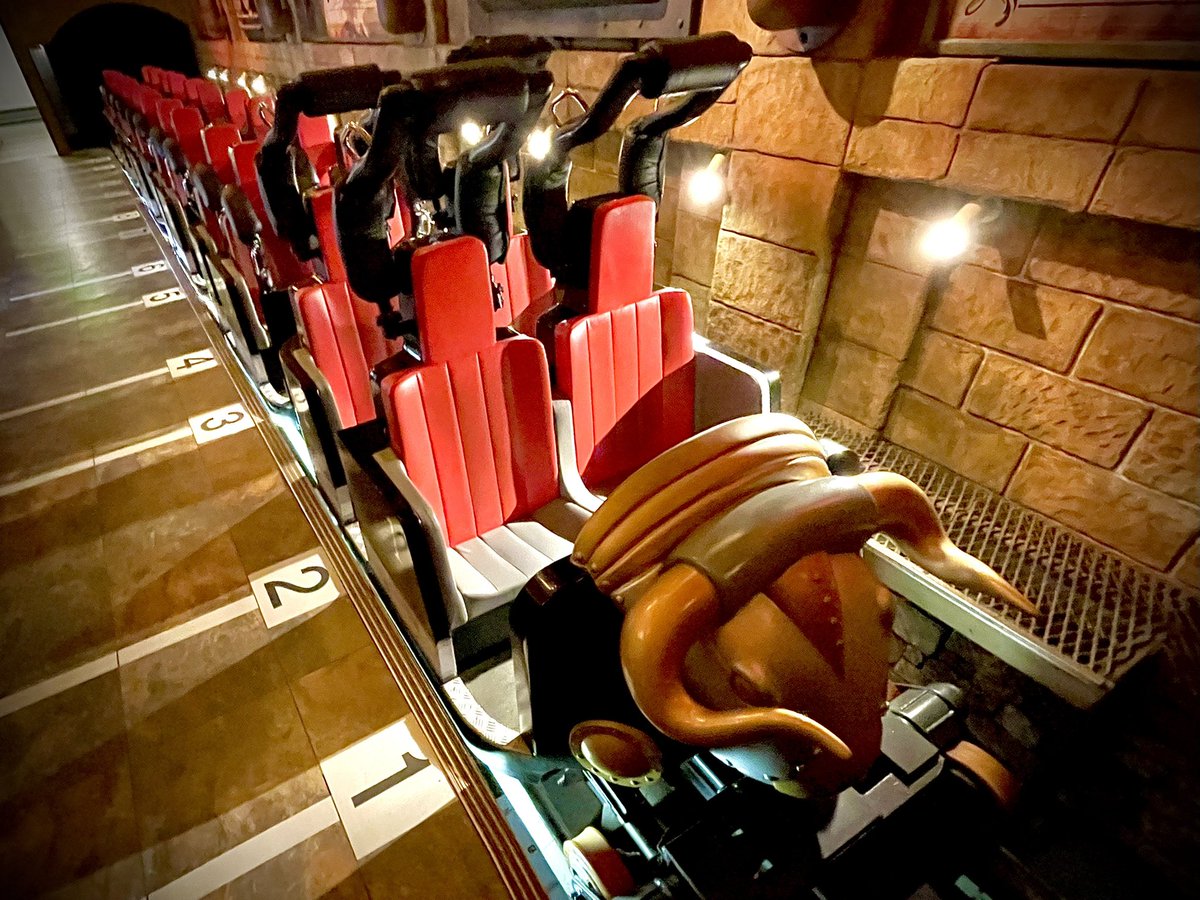 スチームコースター アイアンブル】 メカ闘牛”アイアンブル”をテーマに