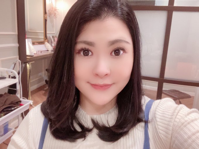 髪の毛切ったよ💇✨ 本当はもう少し短くしたかったんだけどなぁ&hellip;&hellip;🤔💭  もっと髪の毛短くしたら変かなぁ？  髪が長い方が短い方どっちが好き？ https://t.co/MyZtQxmsto