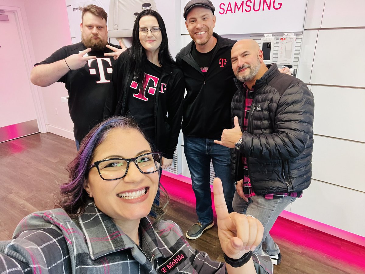 @MrDennisJones and I spent the day touring #MAMBANATION with our special guest, the one and only, @joegiannone1018 Thank you Joe for dropping knowledge and sharing best practices with my team. We enjoyed having you hang out with us! @ChappyCLT @JohnStevens_