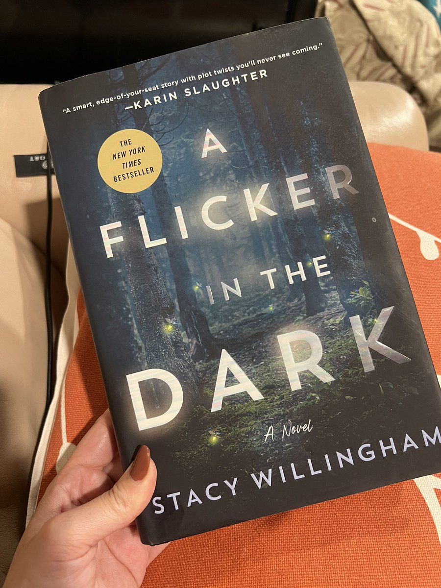 BerniceYMan's tweet photo. I don’t read psychological/mystery thrillers often so I had no idea what to expect. I’m shocked. #AFlickerInTheDark https://t.co/xfYjIrhaXM