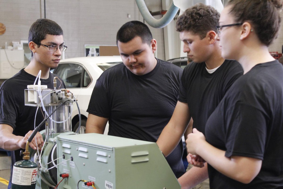 Topdon_Official's tweet image. TOPDON USA proudly supports #TechForce Foundation&apos;s mission to empower students in technical education and careers! Our $25,000 donation aids scholarships and career development for aspiring auto technicians. Let&apos;s shape the future of the automotive industry together! #topdon