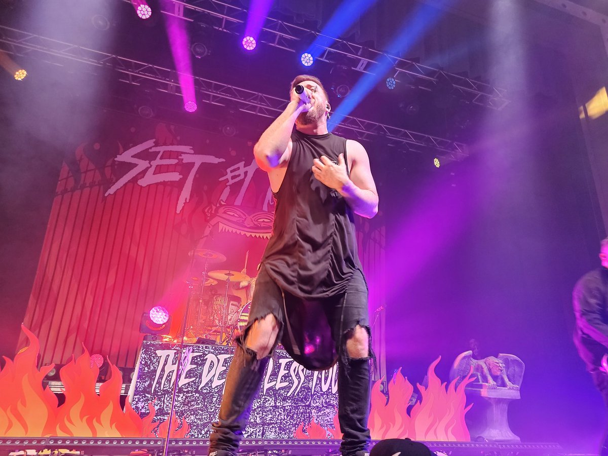 Just saw <a href="/SetItOff/">Set It Off</a> and it was amazing! Right up to the front, dead middle, could not have been closer. The set was amazing and I cant wait to see them again <a href="/LTLFest/">Louder Than Life</a> later this year!