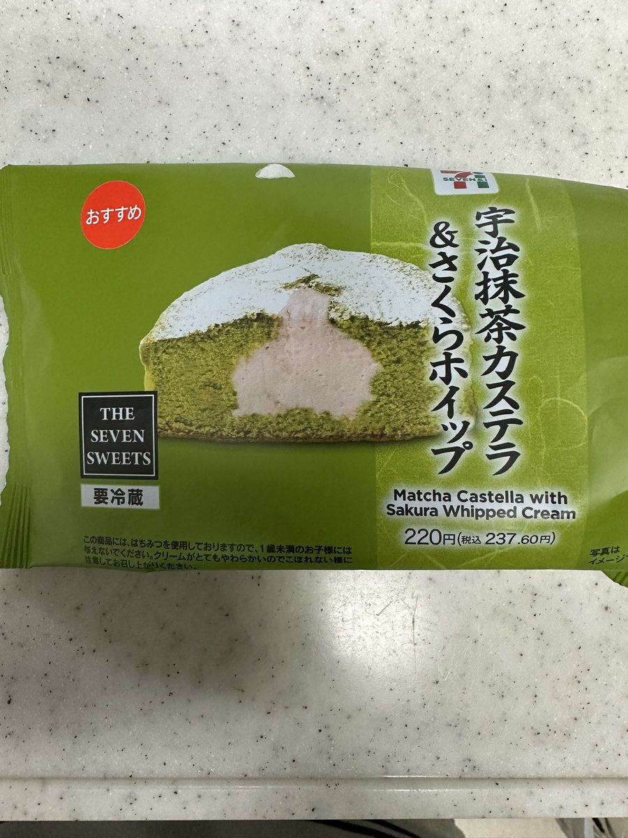 linlinramu's tweet photo. 今日のおやつ🍪

#セブンイレブン
#宇治抹茶カステラさくらホイップ
 
カステラふわふわでめっちゃ美味しい🤤
さくらのホイップも春の味でよかった！
少しホイップがパサパサしている感じが気になったので、ホイップもとろける系でふわふわだともっと最高だと思いましたん。☺️
でもリピする
#甘党女子 https://t.co/O1NLIwP2p5
