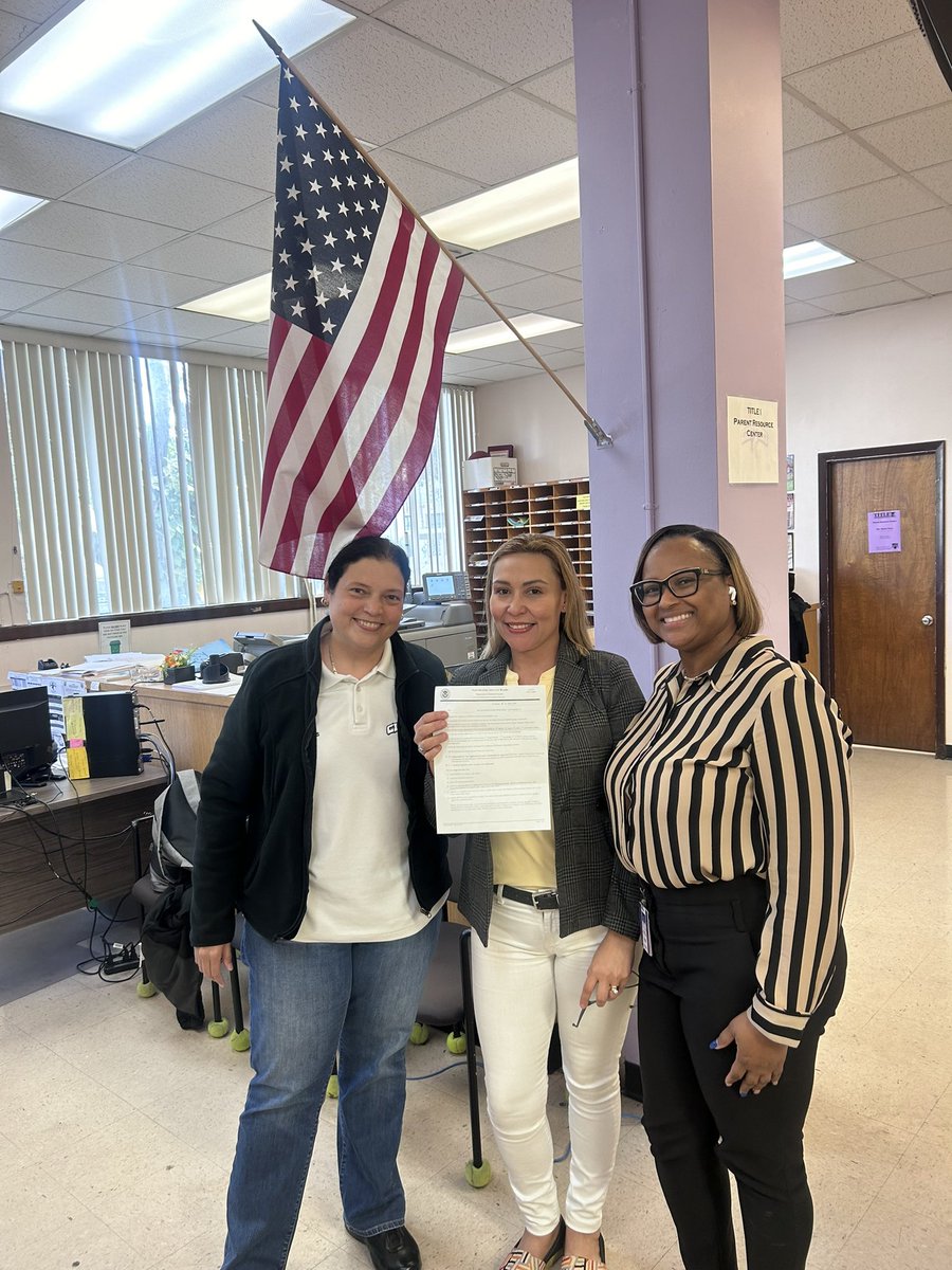 DADorseyTC's tweet photo. Congratulations to our very own 💙💛DORSEY S.T.A.R.S. 🌟(Students That Are Reaching for Success)
Angelica Maria Londono!! She has passed her citizenship test!!!
#dorseytechnicalcollege #shenandoahmiddleschool #studentachievers #teachersmatter #adulteducation https://t.co/KuFbU6jxaJ