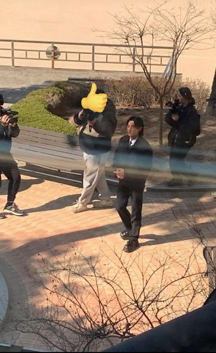스스 tweet media