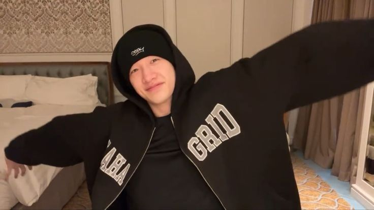 hyunvbz's tweet photo. things Chan would've talked about/done by now if jyhoe didn't stop "Channie's room" 

a heart-wrenching but a need to open thread https://t.co/i0UAx8hWMH