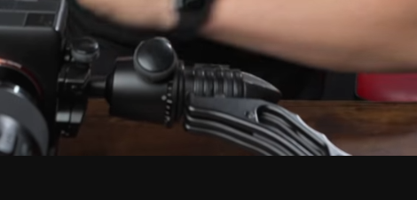 NauticalGoat's tweet photo. @HarrisHeller Heyo, been struggling out here to find the tripod/vlog grip you use. The best I could find screenshot wise was in the Logi Mevo video.
I hope I didn't miss it in one of your gear videos😅 https://t.co/dviiSwHG9U