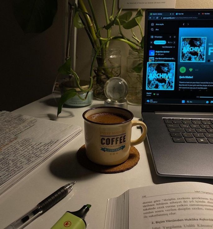 studyweege's tweet image. ⌕  search : #studytwtbr #studytwt #langtwt 

• gê | ‘03
• ela/dela
• estudante de jornalismo
• foco: jornalismo, inglês e concursos 

♡/↺ mutuals!

oii gente, sou nova no studytwt ✨🦋