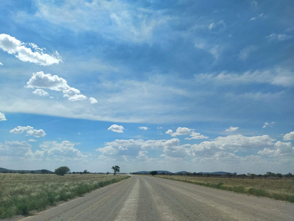 va llegando el final del descubrimiento de las áreas protegidas de namibia gracias a smart.  A las puertas del parque Nacional de Etosha....