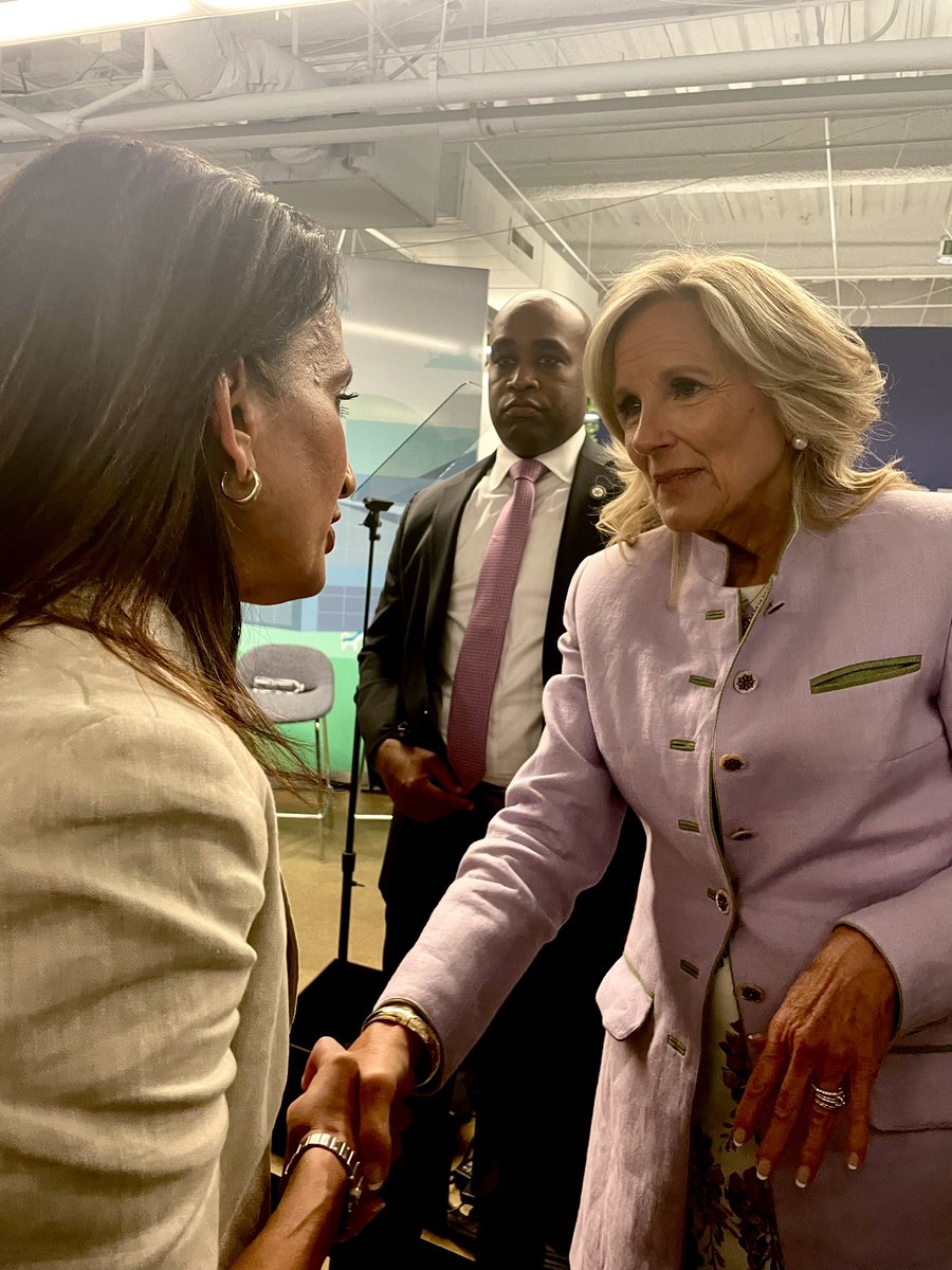 A huge honor 2 meet Dr Jill Biden @FLOTUS today! Grateful for her compelling speech & commitment to #womenshealth Cardiovascular disease is the #1 killer of 🚺! Need more research, implementation, 🚺 in trials, support for 🚺 in science @DukeMedSchool @American_Heart