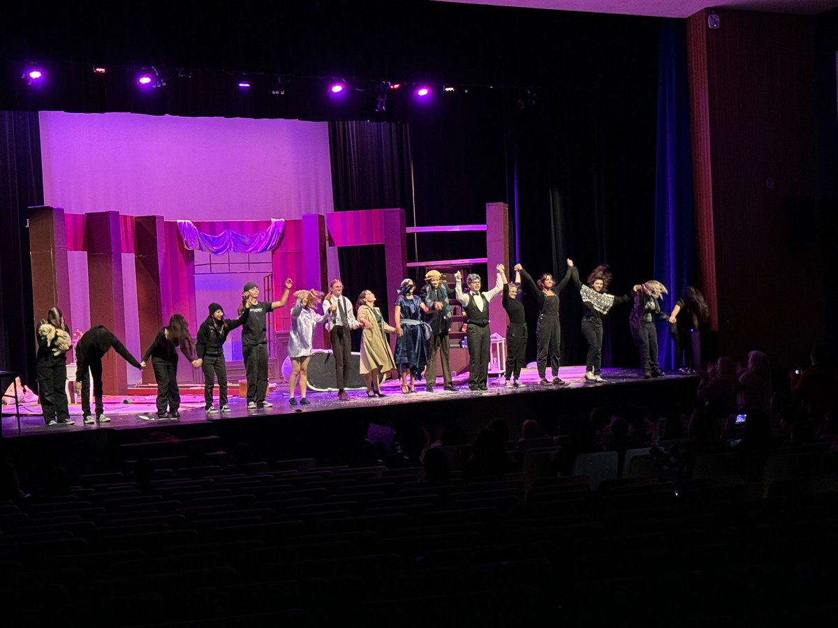 The play the goes wrong went so right!!! 

<a href="/AltaLomaHigh/">Principal</a>