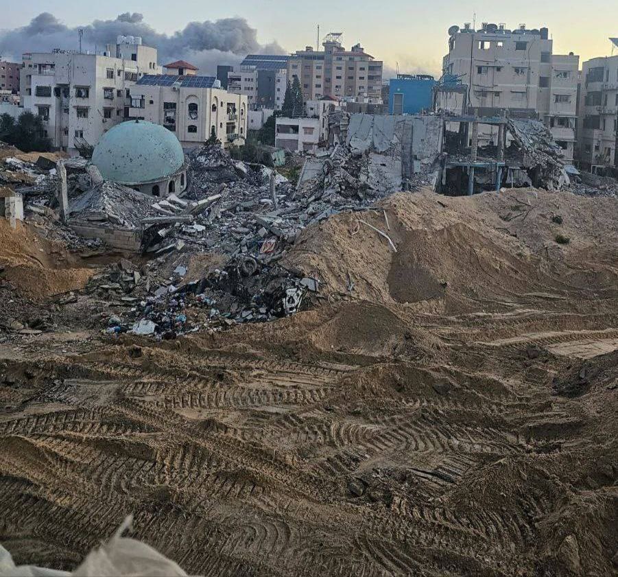 Breaking: Smoke rises from Al-Shifa Medical Complex in Gaza City after Israeli army forces detonated the specialized surgery building.