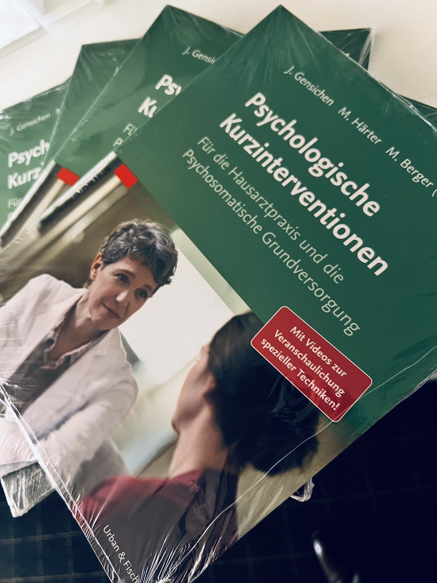 _MarcoRoos's tweet photo. Heute SemiWAM im #KWAB in der @BLAEK_P zum Thema - Psychiatrische Parient:innen in der Hausarztpraxis. Das Besondere heute - Spende der #StiftungAllgemeinmedizin @MUCAllmedGen @LMU_Allmed und @BKKDV passend zum Thema 🙏 #Allgemeinmedizin @HausaerzteBay @degampraesident https://t.co/b7LGNWui9t