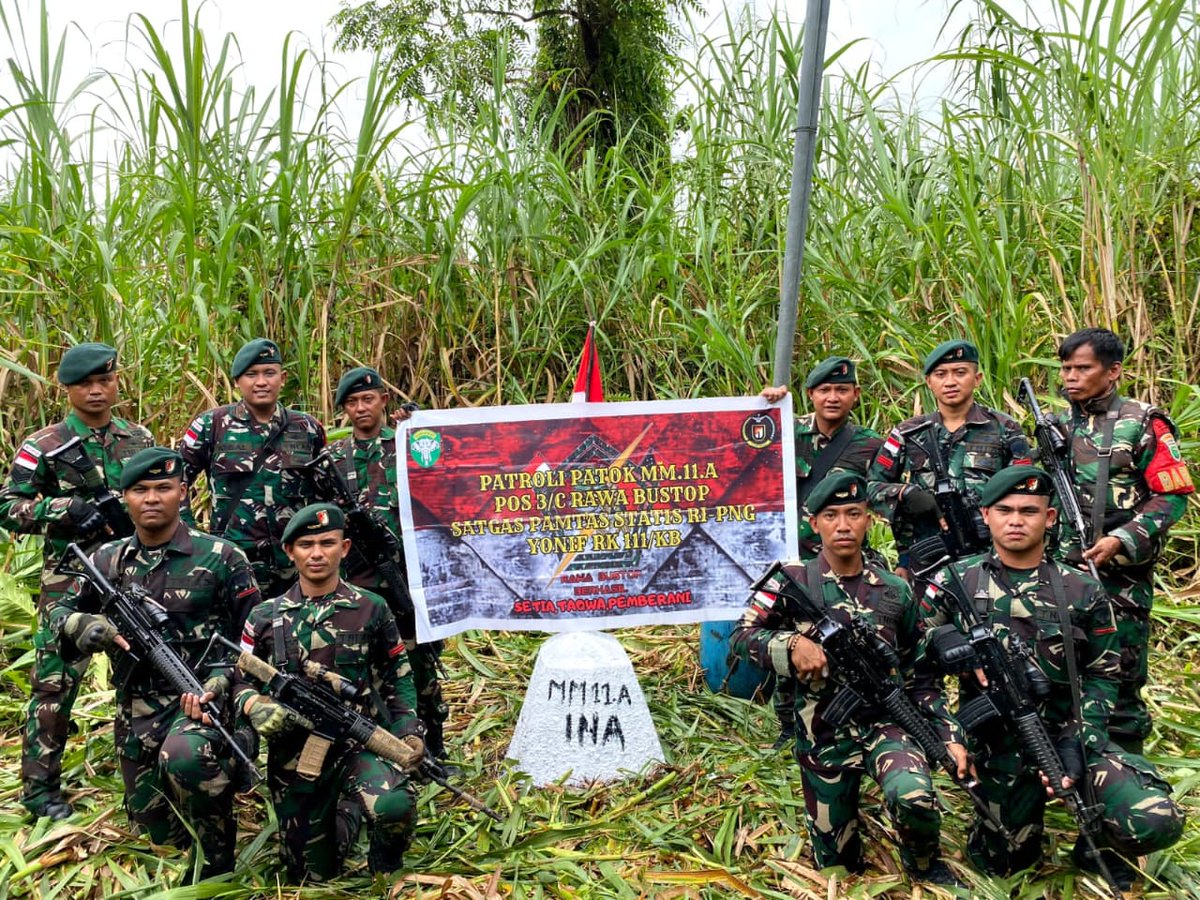 20/3/2024

Indonesian Army #TNIAD personnel patrolling 🇮🇩🇵🇬 border in Boven Digoel, South Papua

Note: even the Babinsa got ACOG 😁

#ForwardPresence

📸TNI