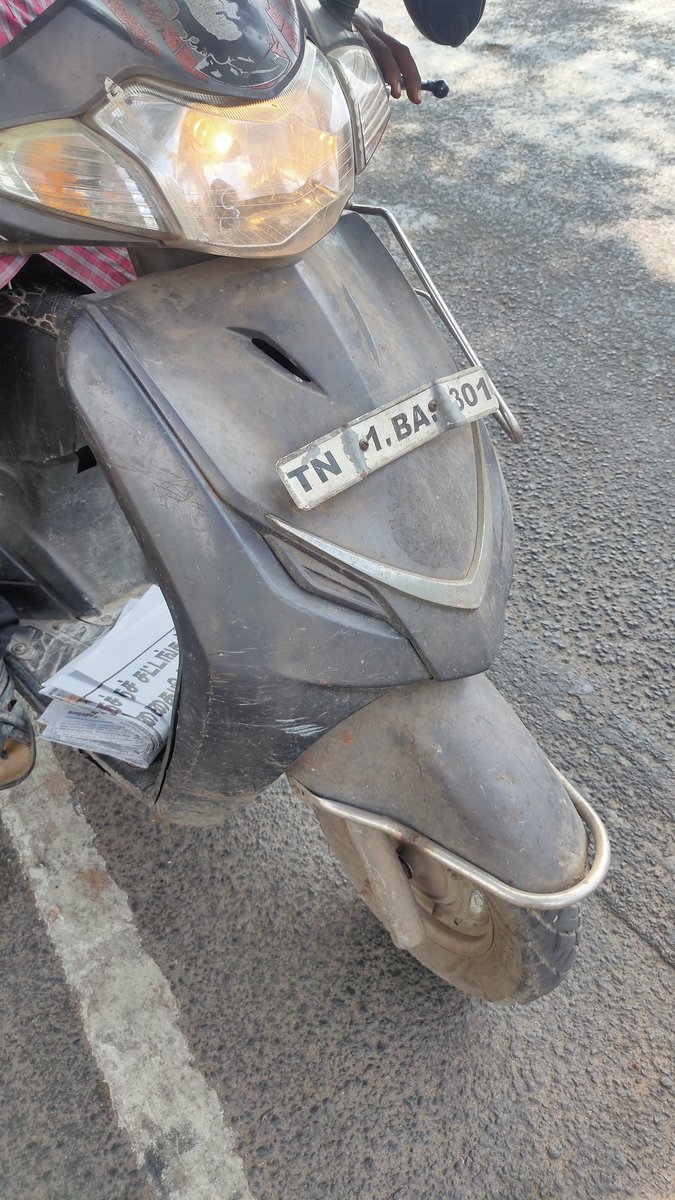 sugguruoff's tweet photo. Hi @ChennaiTraffic , He driving the vehicle wrong side and hitted while I crossing road near chetpet police station. He not wearing helmet, defective number plate and wrong side driving. 
TN 01 BA 5301

Date : 21 March 2024 / 9 40 AM
Place : https://t.co/d2TAg5FICT https://t.co/axtFLIUsRQ