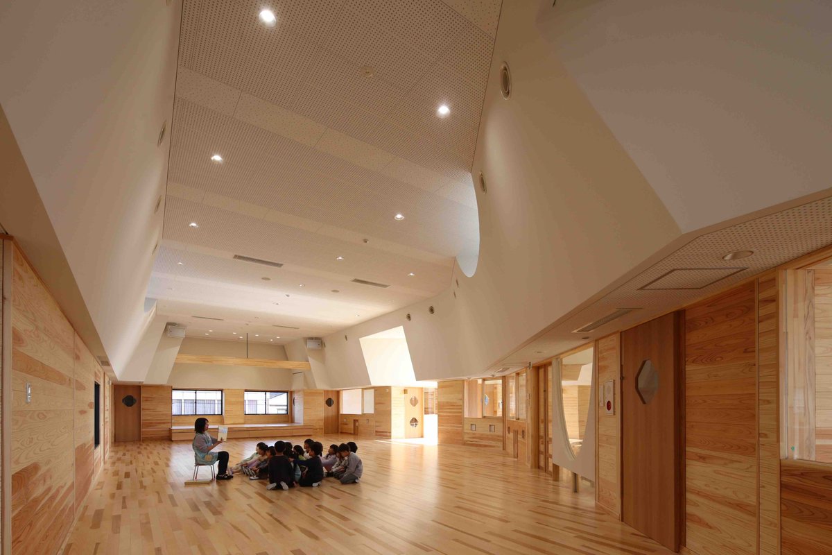 prime_archi's tweet photo. 【新潟・見附みどりこども園】がまもなく完成です。
動画をUPしました。
雪国に建つこども園として、冬の子どもの活動が充実するように
大きなプレイルームを建物の中心に据えました。
是非ご覧ください。
(新潟・細貝建築設計事務所との設計JV)
https://t.co/q7HxlVBD7k https://t.co/7zQi2YvkTo