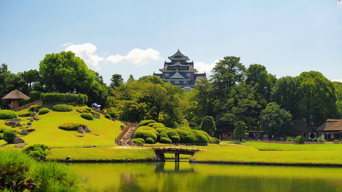 JETRO_InvestJP's tweet photo. New Friday, new prefecture!
It’s #TGIF, where we feature one of Japan’s 47 prefectures every Friday. 🍑

This week’s prefecture is #Okayama! 🍇

#korakuen #kurasikilightup #muscatgrapes #setoohashibridge
#InvestJapan #JETRO https://t.co/OSOgugfoYN