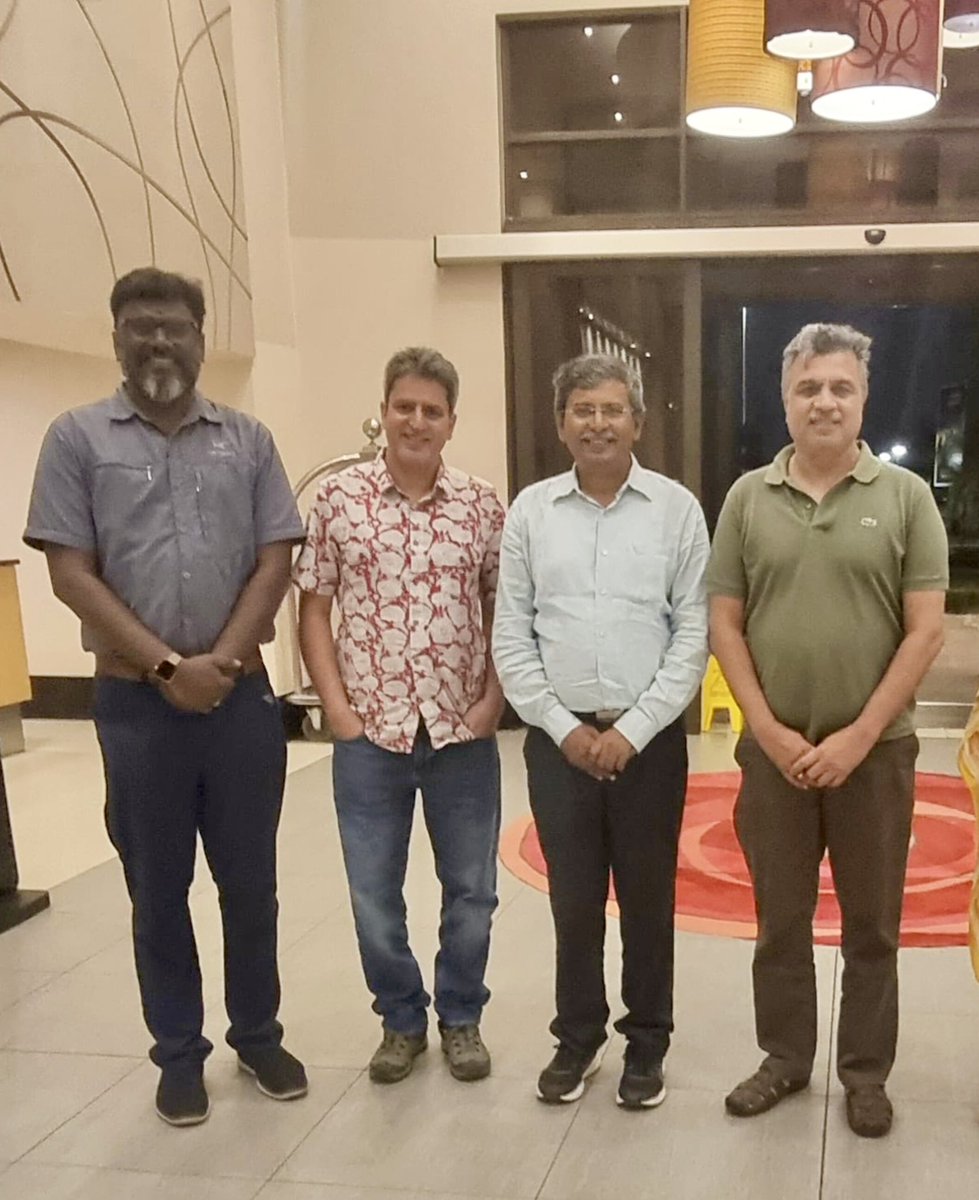 Grateful to have met Shri. Prabhat Kumar, High Commissioner of India to South Africa @hci_pretoria Our Director @vrtiwari1 and WII faculties @wildwithwolves @gopigv were honored to share insights into WII's initiatives and the exciting international study tour for PG Diploma…