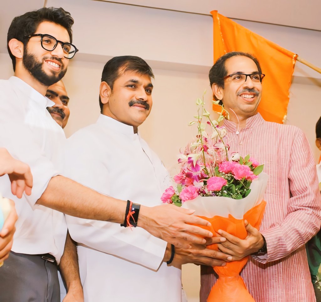 KrishnaRithe1's tweet image. #शिवसेना_उपनेते पुणे जिल्हा #संपर्कप्रमुख, भारतीय कामगार सेना सरचिटणीस, #विधानपरिषद_आमदार मा.श्री. #सचिनभाऊ अहिर ह्यांना #वाढदिवसानिमित्त हार्दिक हार्दिक #शुभेच्छा...!
@AhirsachinAhir