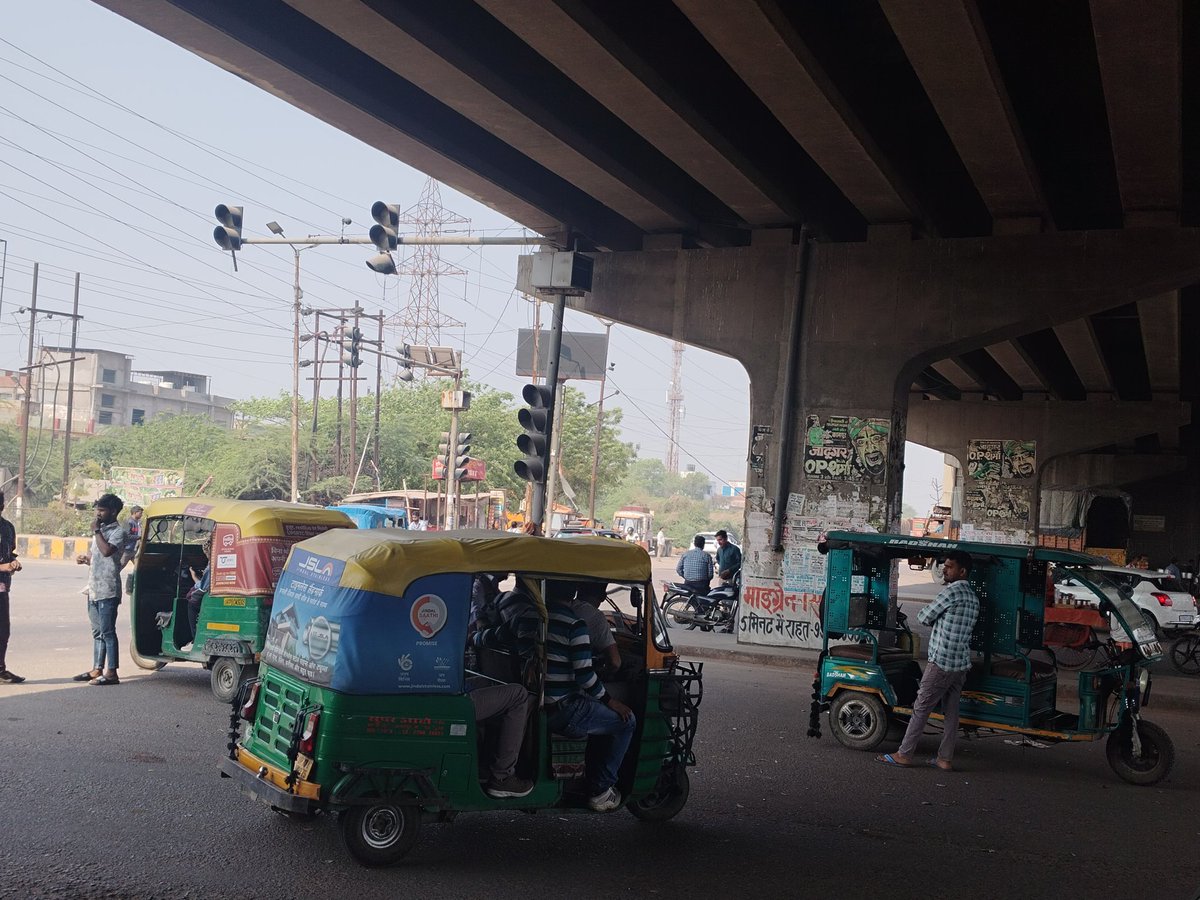 कलम का सिपही (@mohitth73553859) on Twitter photo कानपुर के एल एम एल चौराहे पर बीच सड़क में ऑटो वाली रिक्शा खड़े होते हैं जिससे बड़ी गाड़ियां निकालने में होती है समस्या आखिर ट्रैफिक पुलिस कब करेगी ई रिक्शा ऑटो चालक के ऊपर कारवाई
नहीं है किसी चालक को प्रशासन का डर।
<a href="/kanpurtraffic/">KANPUR NAGAR TRAFFIC POLICE</a>
<a href="/kanpurnagarpol/">POLICE COMMISSIONERATE KANPUR NAGAR</a>
<a href="/kanpurtraffic/">KANPUR NAGAR TRAFFIC POLICE</a> कानपुर के एल एम एल चौराहे पर बीच सड़क में ऑटो वाली रिक्शा खड़े होते हैं जिससे बड़ी गाड़ियां निकालने में होती है समस्या आखिर ट्रैफिक पुलिस कब करेगी ई रिक्शा ऑटो चालक के ऊपर कारवाई
नहीं है किसी चालक को प्रशासन का डर।
<a href="/kanpurtraffic/">KANPUR NAGAR TRAFFIC POLICE</a>
<a href="/kanpurnagarpol/">POLICE COMMISSIONERATE KANPUR NAGAR</a>
<a href="/kanpurtraffic/">KANPUR NAGAR TRAFFIC POLICE</a>