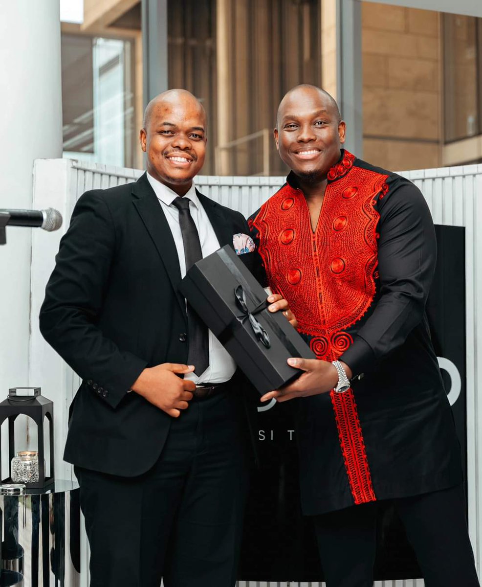 Thobo_Khathola's tweet image. 🎉🦁🇿🇦🇧🇼 HAPPY BIRTHDAY to my Mentor @VusiThembekwayo .
Mr Vusi has had a huge contribution to my Entrepreneurial journey and I wish him many more amazing years.

#vusithembekwayo #thobokhathola #liontutoring #humanrightsday