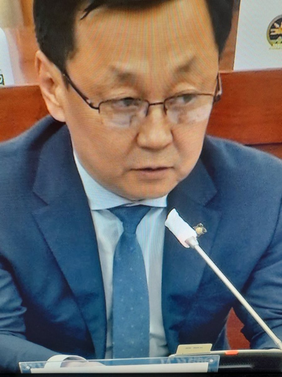 Бид нэг тийм сонин үндэстэн тэ!!!!
Ял эдэлж бсн хүн гишүүн болоод одоо бүр дахин нэр дэвших гд олон юм яриад цор цор гд суужийшд... Ямар ч ёс зүйн наад захын шаардлагыг хангаж чаддаггүй гаруудыг мөнгөтэй учраас таньдаг юм чинь нутгийн минь гишүүн гд дэмжээд бдг бидний сэтгэцэд