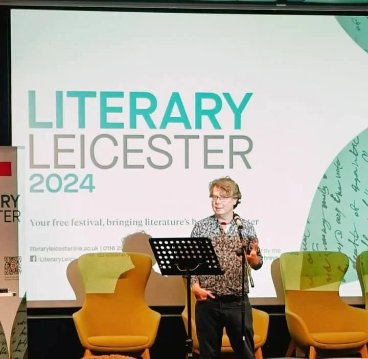 Huge congratulations and thanks to all the @uniofleicester Creative Writing students & graduates who read so brilliantly at the Student Showcase event last night @litleics It was such a wonderful event! @Arts_UoL @UoLEnglish @EverybodyReview @crystalclearjt @LeicesterCSSAH