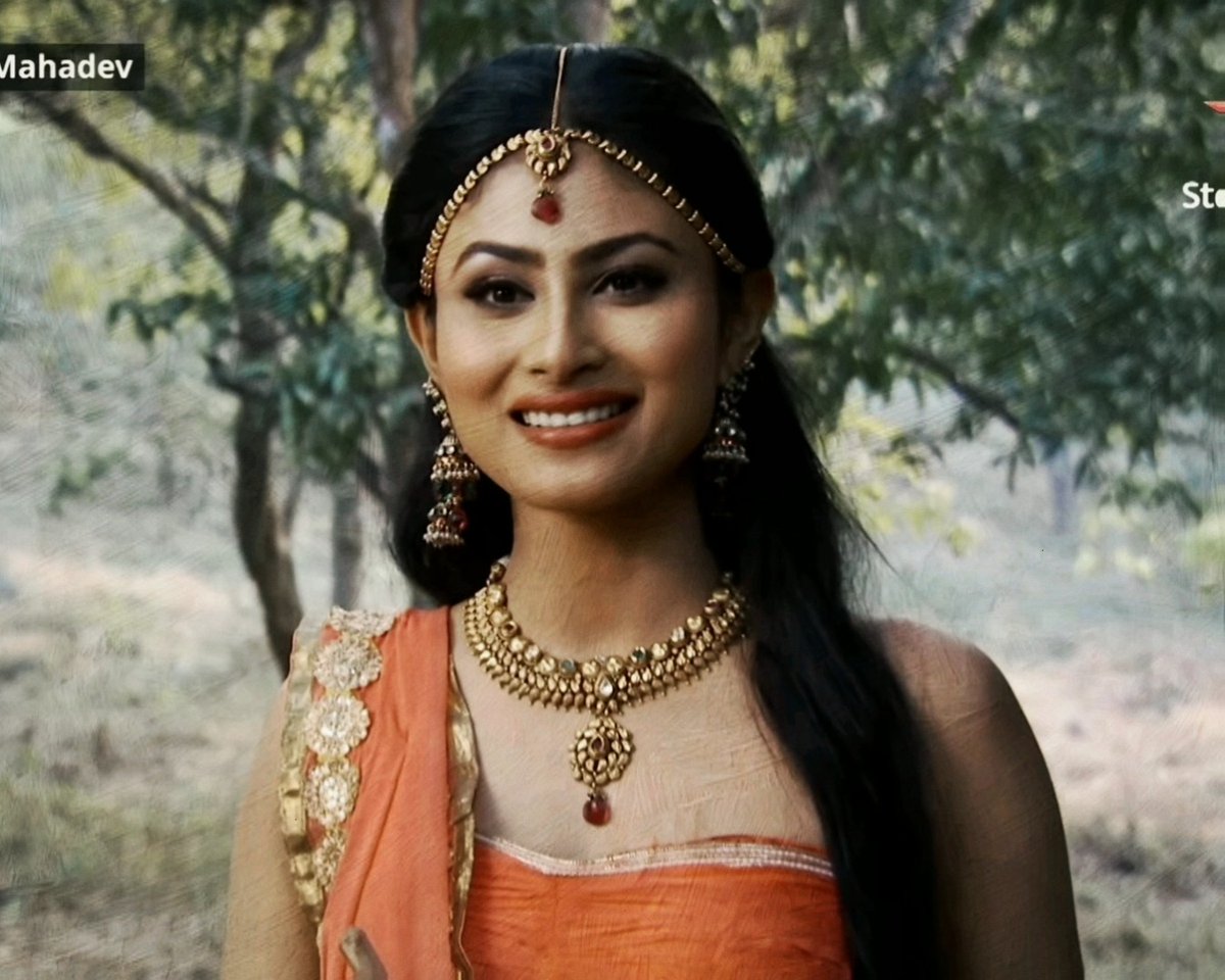 AgaarTumSathHo's tweet image. This side of Sati>>>>> 😭
The innocence she holds 🤌🏻 She is soo damn cuteee manh 😩❤️
#MouniRoy #Sati
#DevonKeDevMahadev