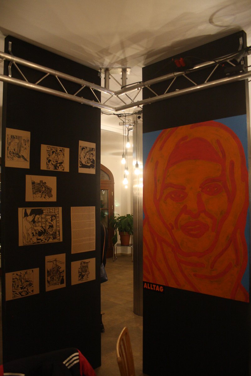 Bis Ende März im Societätstheater #Dresden: die Ausstellung »Gestrandet« des <a href="/DunyaCollective/">DunyaCollective</a> zeigt Bilder und Geschichten aus dem Elendslager #Moria  auf #lesbos #Griechenland

addn.me/soziales/prote…

Bis heute werden #Moria6 als Sündenböcke für den Brand verfolgt. #Sachsen