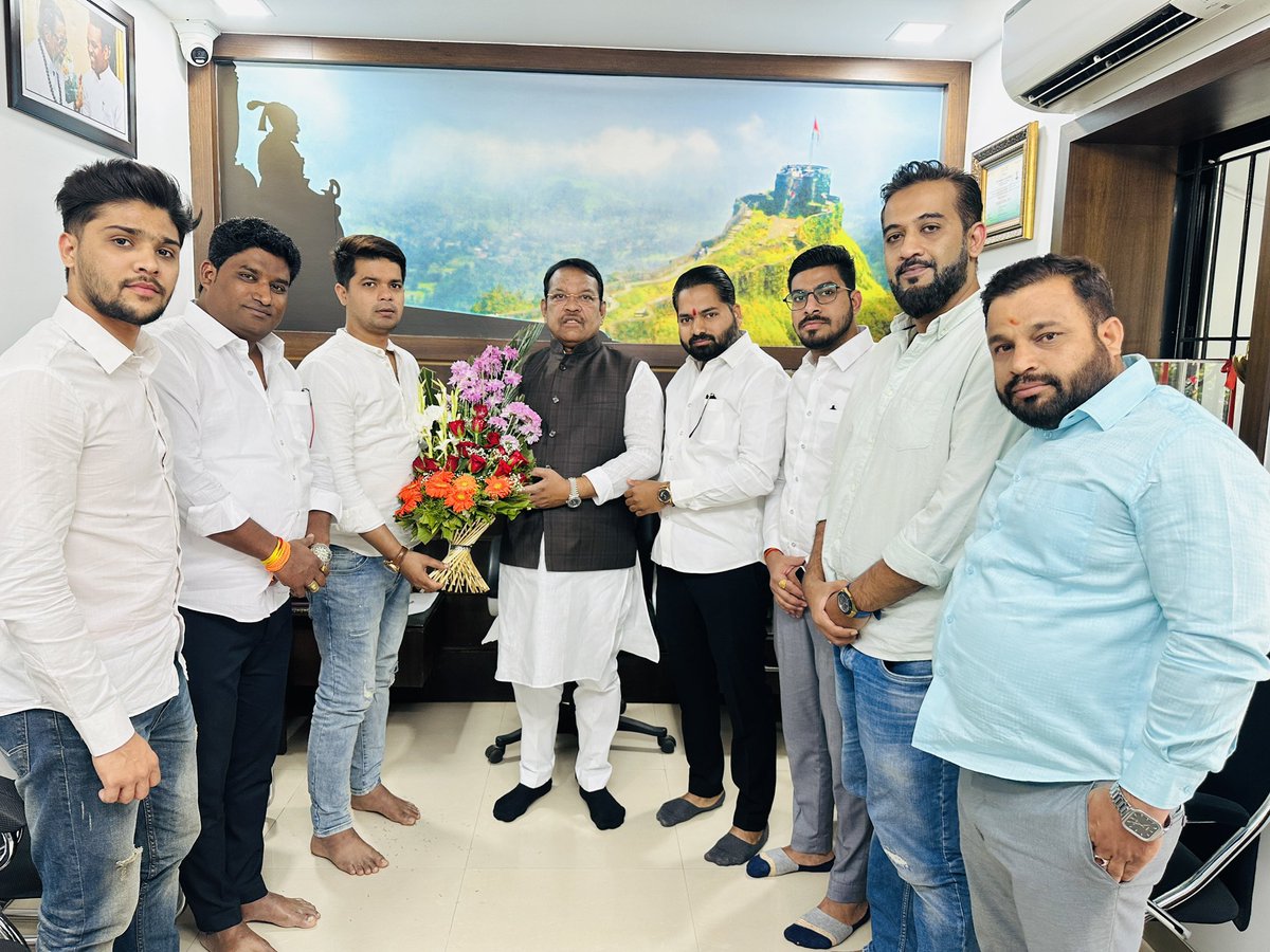 huzef_qureshi's tweet photo. It’s an honor to meet Shri @MPShrirangBarne Ji Maha Sansad Ratna Award Winner
@ParliamentOfIndia | Member of Parliament, Maval Constituency, Maharashtra Thank u 🙏🏻 @Iamrahulkanal bhai for always being there @DrSEShinde Ji 
#TeamRK https://t.co/cOAifCo0WA