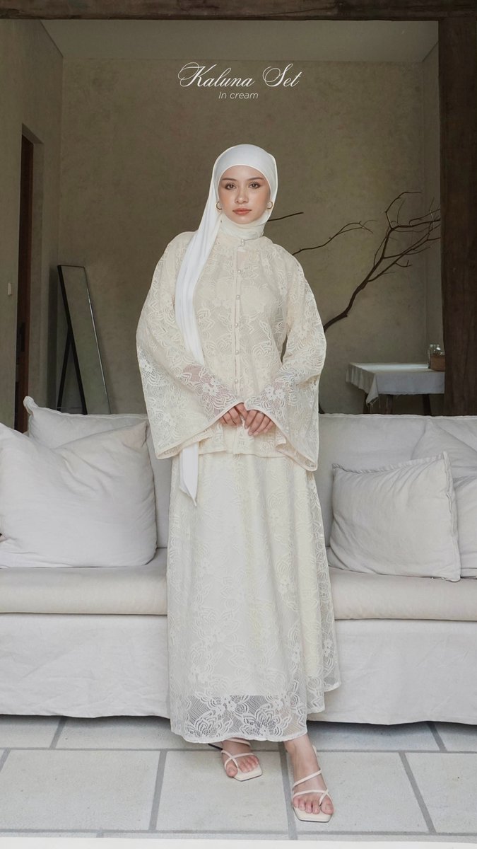 rensisflo's tweet photo. @ohmybeautybank Ini cakeup nder, mewah banget looknya. Ini dari brand lokal Gracias Label, dia baru launching jugaa https://t.co/cBZQifwpXx
