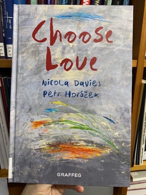 Choose Love by Nicola Davies & illustrated by Petr Horáček is shortlisted for the Yoto Carnegie Medal for Writing 2024. It's a cycle of poems about the realities people face as they are forced to seek safety and asylum in other countries. #WorldPoetryDay yotocarnegies.co.uk