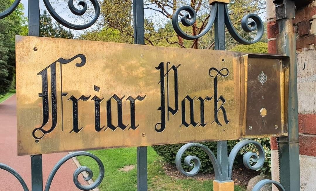 Arrive Without Travelling (Beatles blog) (@arrivewithout) on Twitter photo A flame-thrower, tin goats, real goats, Madonna, and the Muppets. Steve Bradley explores the history of <a href="/GeorgeHarrison/">George Harrison</a> 's
Friar Park. <a href="/thebeatles/">The Beatles</a> #beatles
arrivewithouttravelling.com/blog/f/the-bea… A flame-thrower, tin goats, real goats, Madonna, and the Muppets. Steve Bradley explores the history of <a href="/GeorgeHarrison/">George Harrison</a> 's
Friar Park. <a href="/thebeatles/">The Beatles</a> #beatles
arrivewithouttravelling.com/blog/f/the-bea…