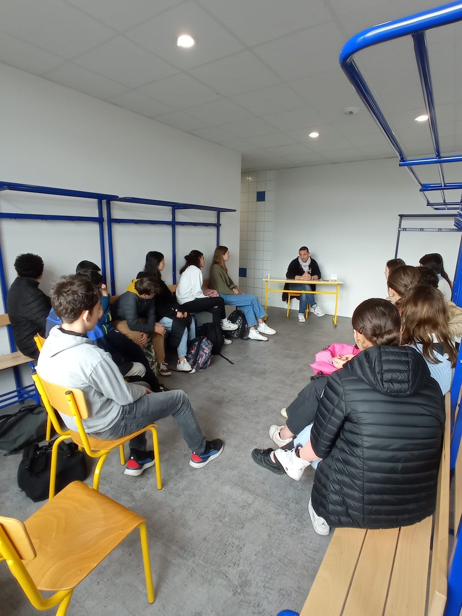Forum des métiers, organisé par les 4e de l'atelier persévérance, pour tous les élèves de 4e ! De bons moments d'échanges et de découvertes ! Bravo aux élèves organisateurs et à leur professeure Mme Jeannin !