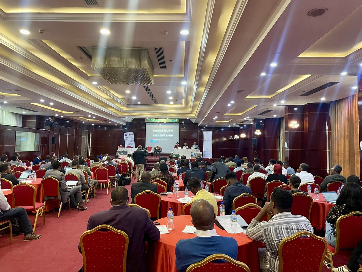 Valuable insights from today’s consultation forum on IDPs hosted by @EthioHRC + @ReDSS_HoA + @CEHRO1 - important testimony from IDPs & stakeholders on the need for human rights-based durable solutions, reflexive programming and a comprehensive legal IDP proclamation in 🇪🇹.
