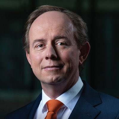 hansvantelling's tweet photo. De nieuwe premier? Wat mij betreft Kees van der Staaij. Integer. Gerespecteerd door bijna iedereen. Ademt rechtstatelijkheid. Voor mij persoonlijk wat te conservatief (ben en blijf klassiek liberaal), maar Nederland heeft nu eenmaal conservatief gestemd. Tégen de doorgeslagen links-collectivistische koers van de afgelopen jaren.