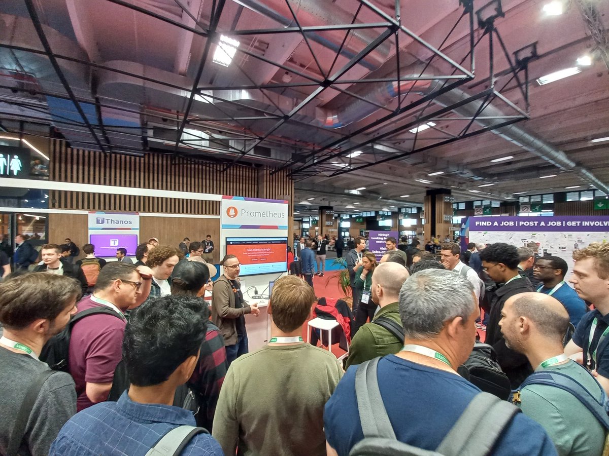 Super crowded @PrometheusIO booth this morning!