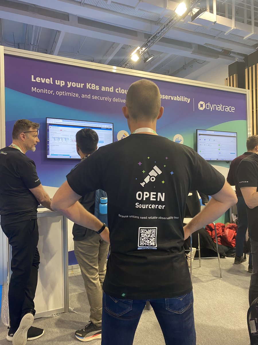 Scan me if you can :-) Meet us and the rest of the „Open Sourcerers“ at the @dynatrace booth at KubeCon. Our engineers run another technical #opententelemetry session at 12:30!!