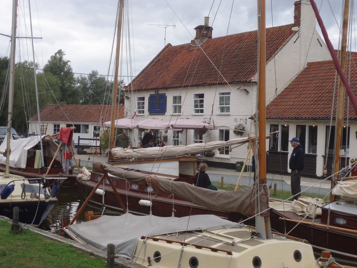 BureCottage tweet media