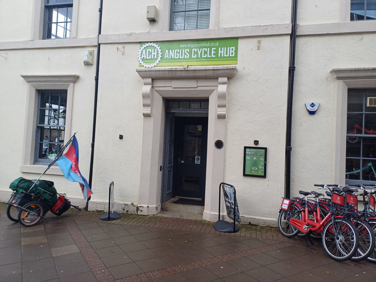 ride the north 🚴🏻♀️🚴🚴♂️🏴 tweet media