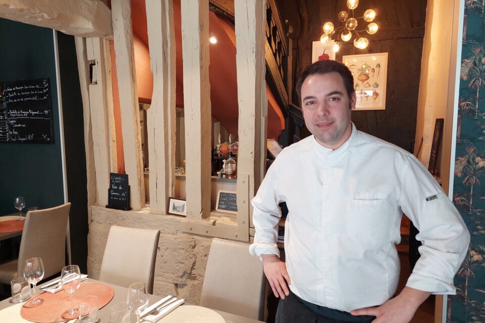 76actu's tweet photo. Un an après son ouverture, le restaurant Paul-Arthur, place de la Pucelle à #Rouen, est distingué par le Guide #Michelin pour sa cuisine de qualité et accessible. https://t.co/izY9evbG83