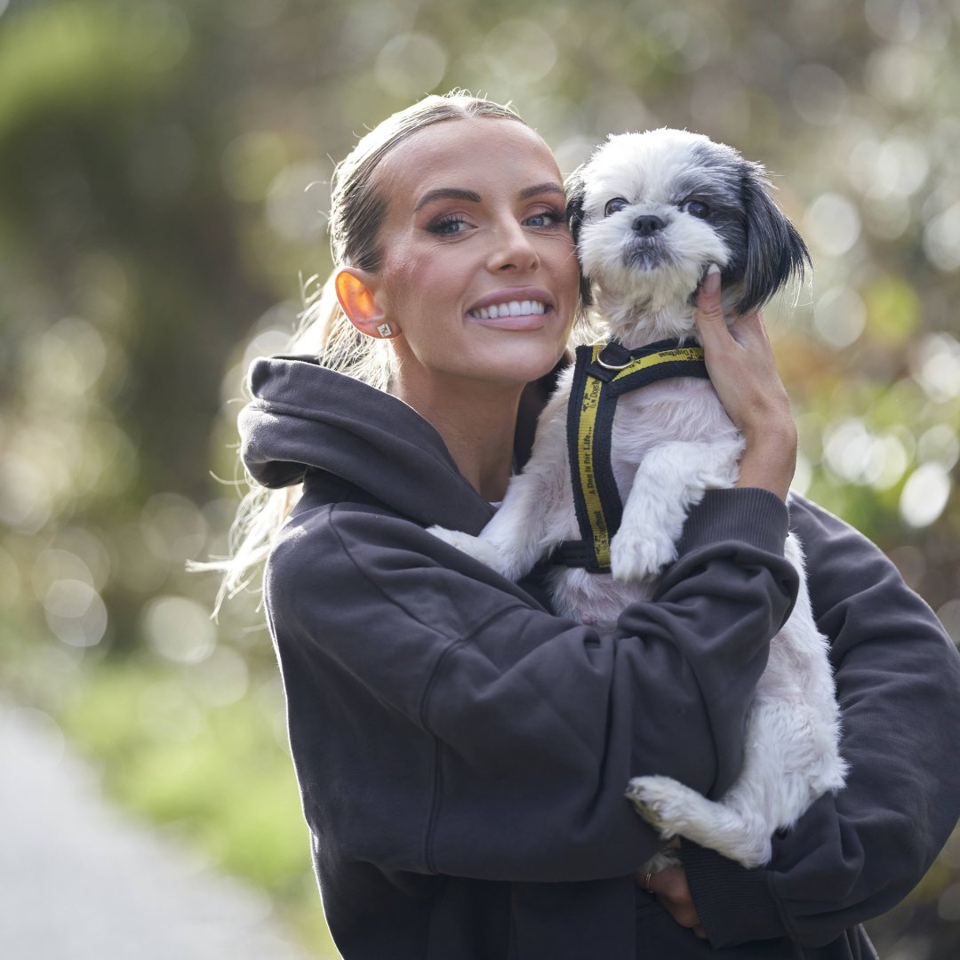 DogsTrust's tweet photo. We had a pawsome day with animal welfare advocate and TV personality Faye Winter recently who was in her element at @DT_Ilfracombe 🐶💛 

Faye said: “As the biggest dog lover, it was a privilege and honour to go and meet all the amazing dogs at Dogs Trust." 🥰 https://t.co/OOrFp8ojYT