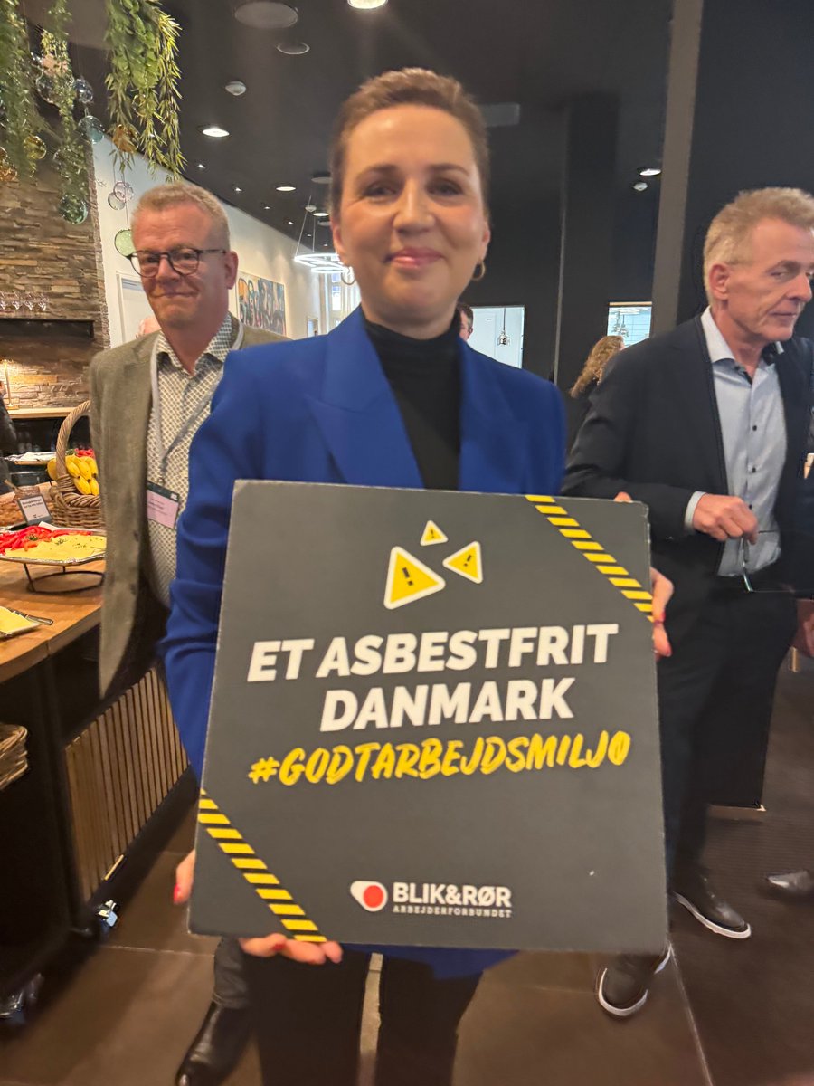 Godt at se, at statsminister Mette Frederiksen bakker op om autorisationsordning på asbestområdet og et asbestfrit Danmark på dagens KL-topmøde 💪#asbest #dkpol