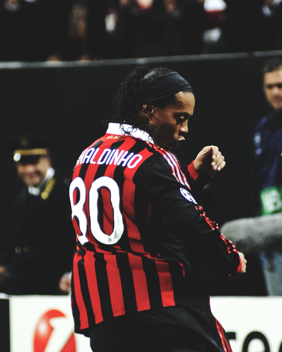 SerieA's tweet photo. 🕺 @10Ronaldinho 🎂 https://t.co/Y1fVJdsFfv