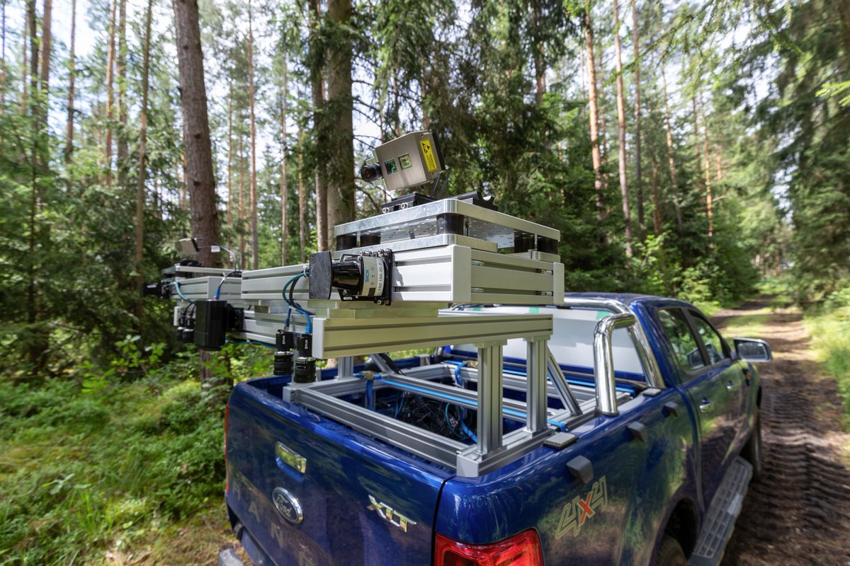 Heute ist Internationaler Tag des Waldes! 🌲🌲🌲 Im Projekt Contura entsteht ein optisch basiertes System zur Erfassung des Zustands von Waldwegen. Mehr: tu-ilmenau.de/unionline/fors… #ForestDay 📷 Studio 17