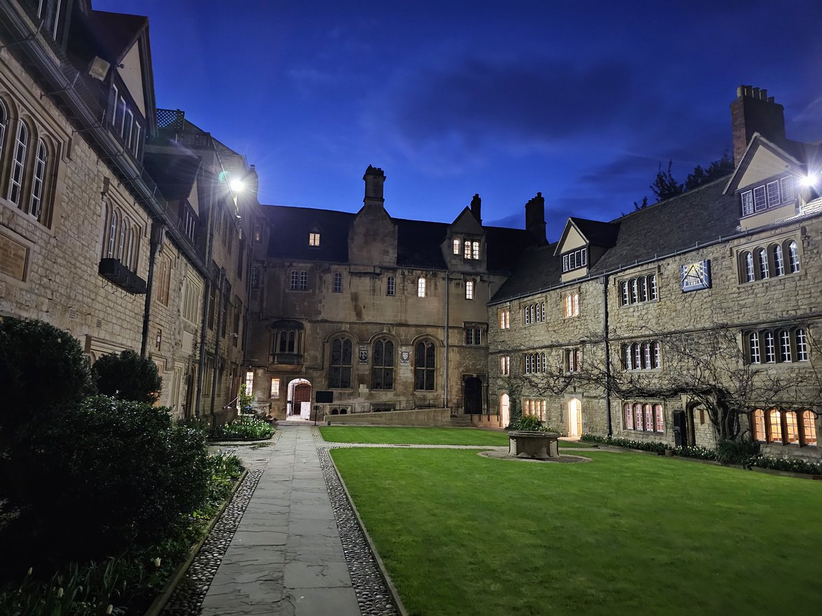 Enjoying 2 fantastic days of nucleic acid chemistry 🧬 and therapeutics in Oxford with <a href="/hocekm/">Michal Hocek 🇨🇿 🇪🇺 🌍 🍷🧬🧪</a>, <a href="/andrew_kellett/">Andrew Kellett</a>, <a href="/CarellThomas/">Thomas Carell</a>, <a href="/DrMikeBooth/">Michael Booth</a> and many others! #OligoOx24 <a href="/LPMHealthcare/">LPMHealthcare</a>