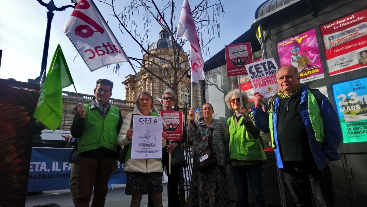 #stopCETA bloquons cet accord @attac_fr  @greenpeacefr @ConfPaysanne