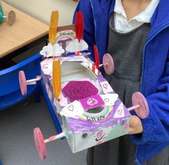 #Northleaze2 had a fantastic DT morning yesterday making moving vehicles. Prior to this, we learnt about how axels and wheels work and we drew a design for our vehicles. In the afternoon, we tested how far they travelled. Thank you to our fabulous parent helpers!
