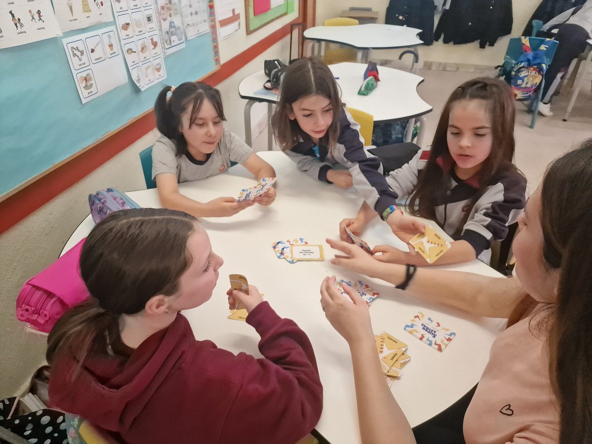 NAZARETSANBLAS's tweet photo. Aprendemos jugando. Superletras. #4EP @coleinnovadores https://t.co/b8gGKzCVd1