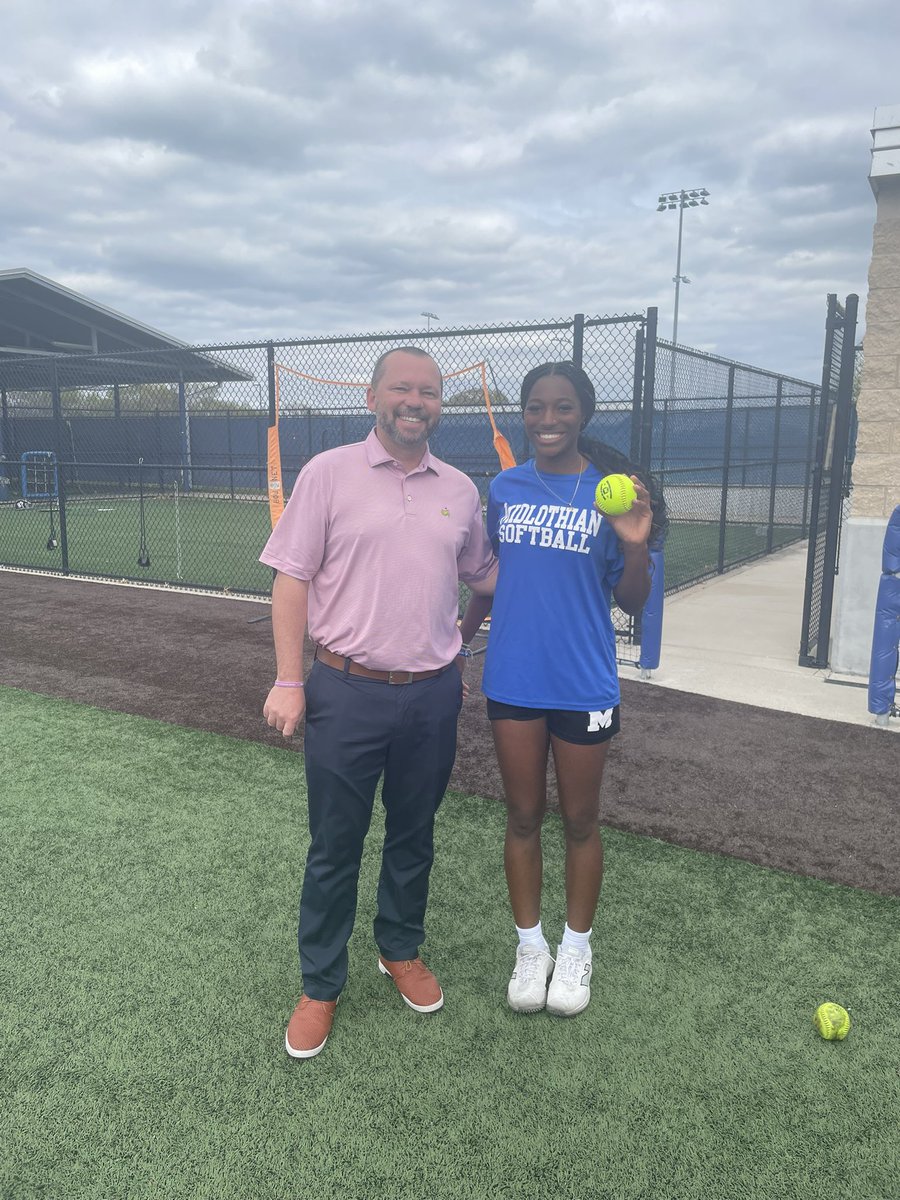 Big thanks to <a href="/RyanTimm14/">Ryan Timm</a> for coming out and awarding our Adam Rope State Farm Player of the Week! Congrats Aniyah Givens